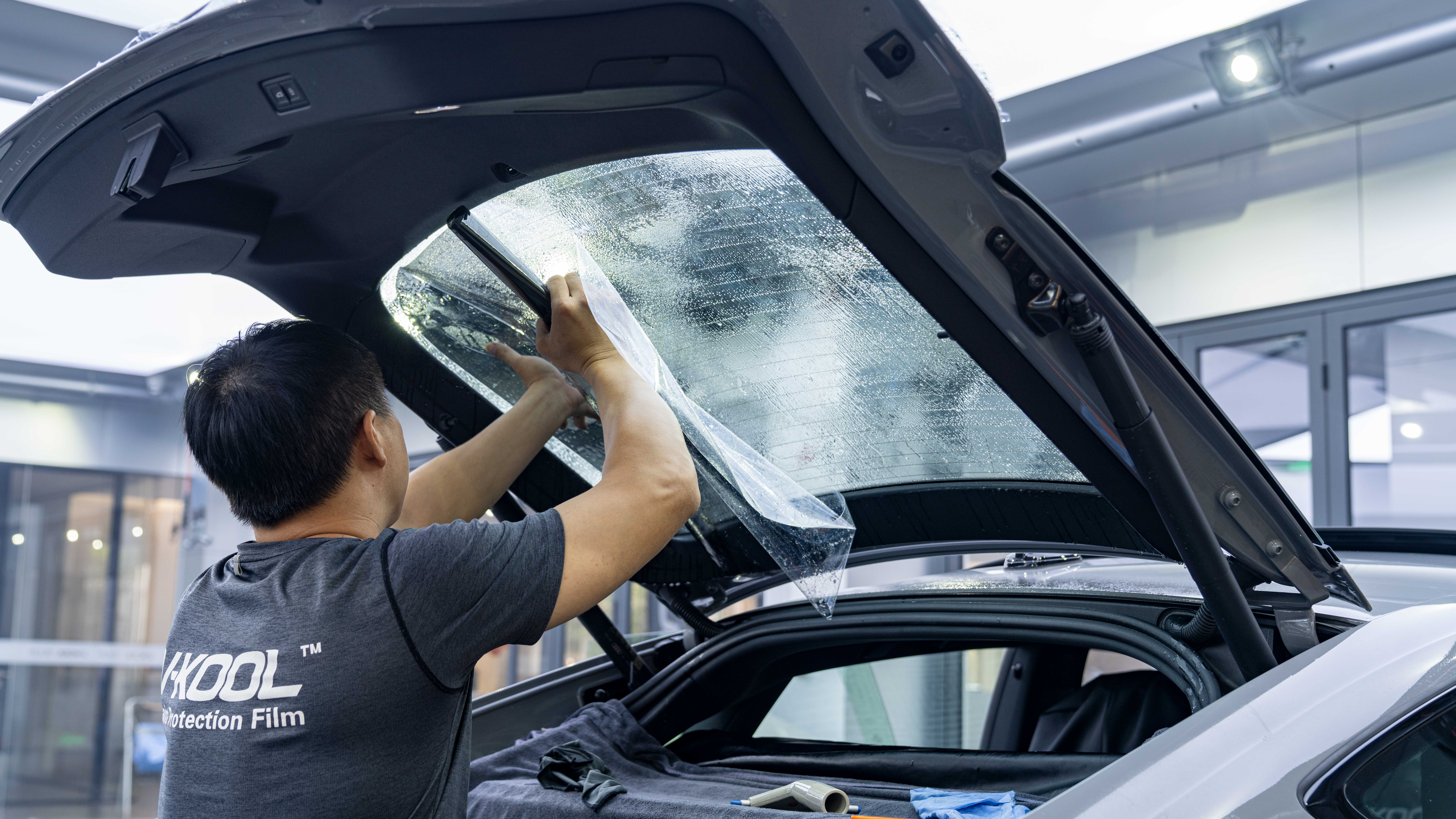 汽车窗户贴膜多久不能开窗户,为啥贴了膜不能开窗啊