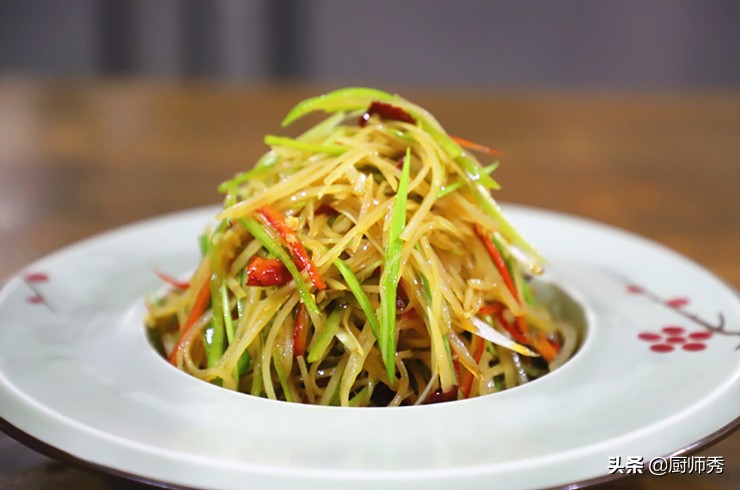 家常土豆丝的做法酸辣土豆丝,酸辣脆爽可口的土豆丝做法