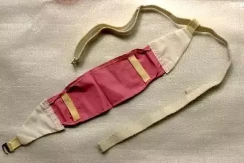 那些没甩脸上的姨妈巾被偷偷的塞进了男生的那里？