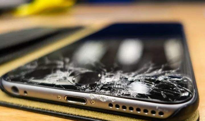 iphone7三年免费维修,iphone7屏幕碎了要不要换