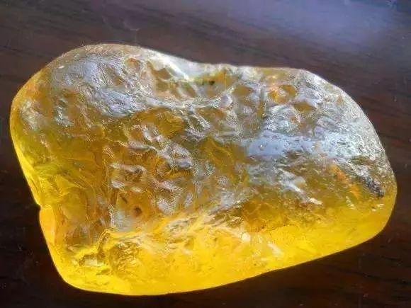 价值过亿的翡翠原石重达14.5吨,中国最大的翡翠原石几百吨