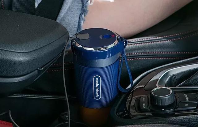 小孩手被榨汁机卡住,孩子手指被榨汁机搅伤