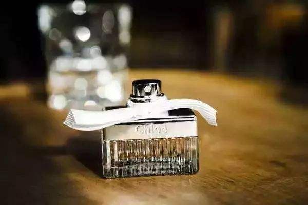 女性最值得入手的一款香水,颜值高持久留香的香水