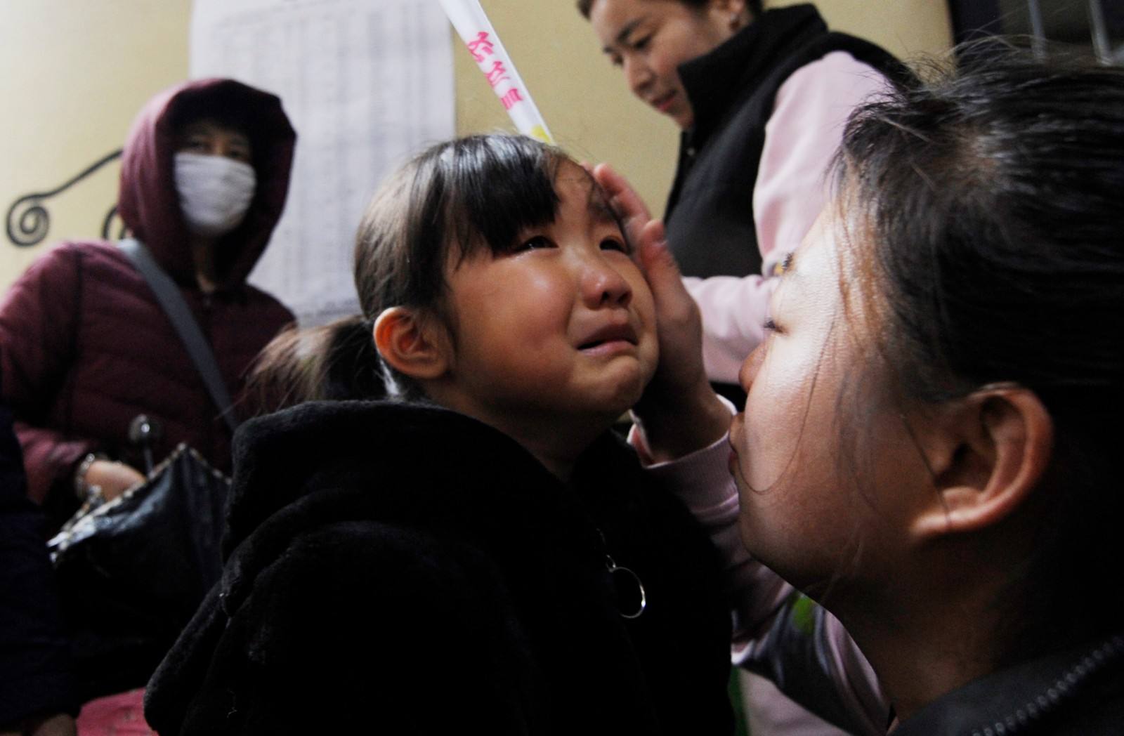 孩子爱插嘴家长巧应对,如何改掉孩子爱插嘴的毛病