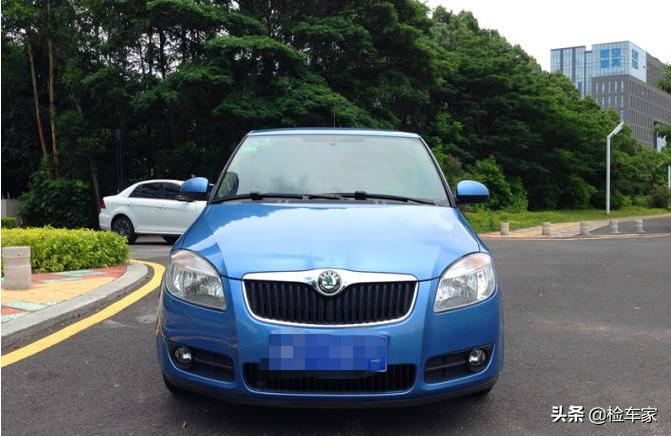 买二手大众polo哪款性价比高,大众polo和斯柯达晶锐对比视频