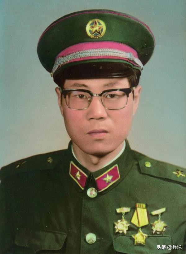 挖出自卫反击战阵亡战士遗体,山坡上发现烈士遗骨