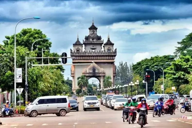 在天堂和地狱之间有炼狱,老挝之旅的感慨