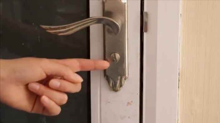 反锁的门开锁师傅能开吗,反锁了门外面有钥匙打不开