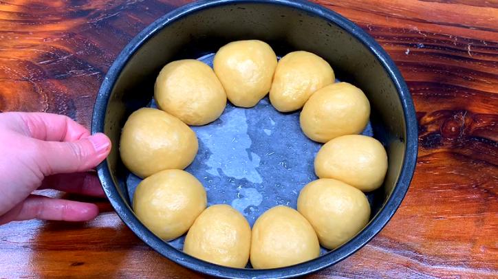 无烤箱无打蛋器无电饭煲自制蛋糕,简单的电饭锅做面包不用烤箱