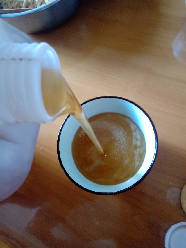 蜜蜂养殖深山农家土蜂蜜,蜜蜂养殖纯天然正宗蜂蜜