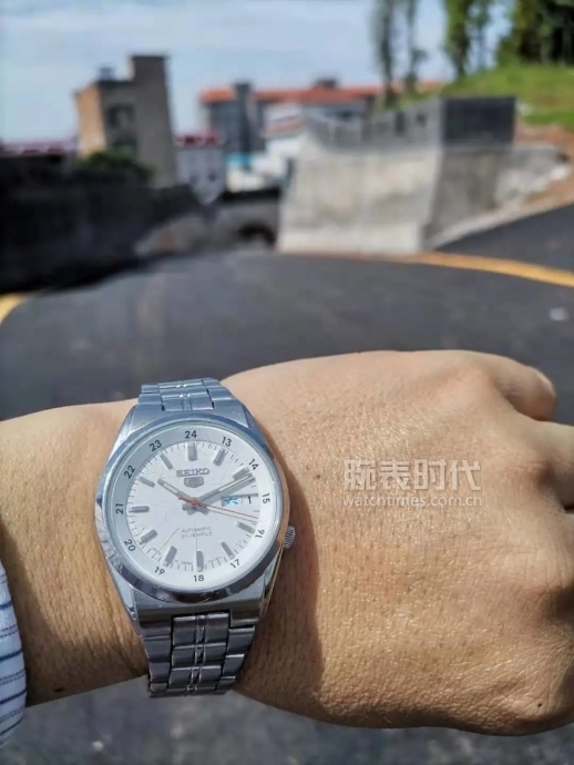 打工人手上适合戴什么,打工的一般戴什么表好点