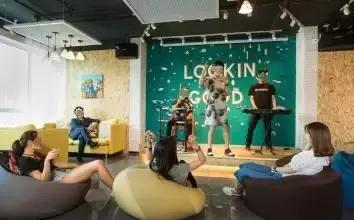 每个月租房2500元,100万的房子月租金4000