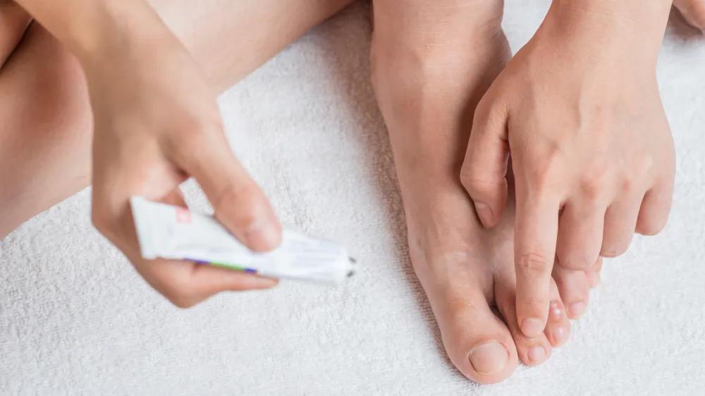 脚气反复发作一招轻松缓解,脚气好得快用什么小妙招