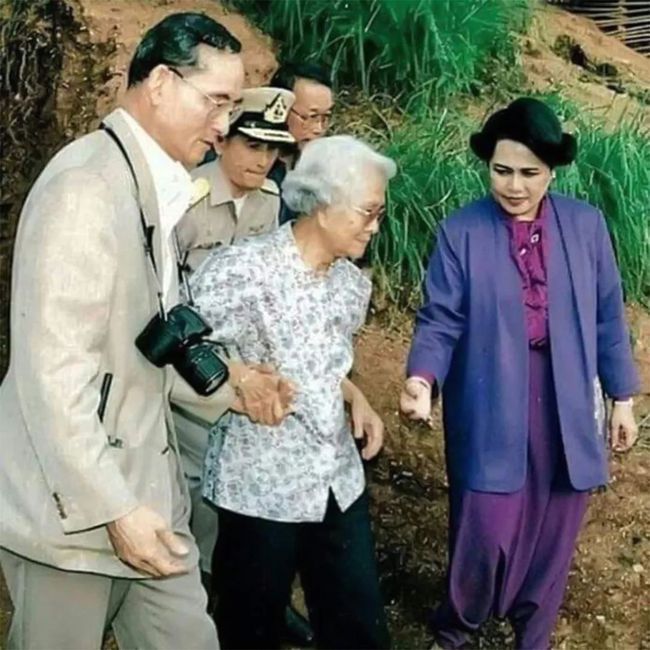 泰王的华裔奶奶还在不,67岁泰王最宠的女儿