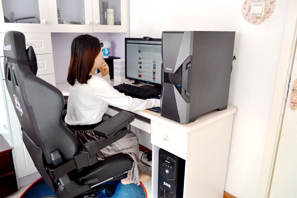 为吃鸡而生的傲风电竞椅,傲风电竞椅和雷蛇电竞椅哪个好