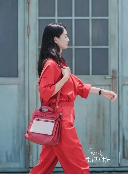 她被称韩国硬照女王,手握时尚圈顶级资源!网友:姐姐我可以