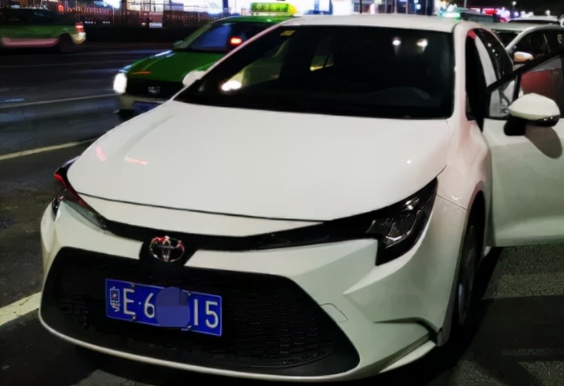 女子租车逆行,女子租车后续