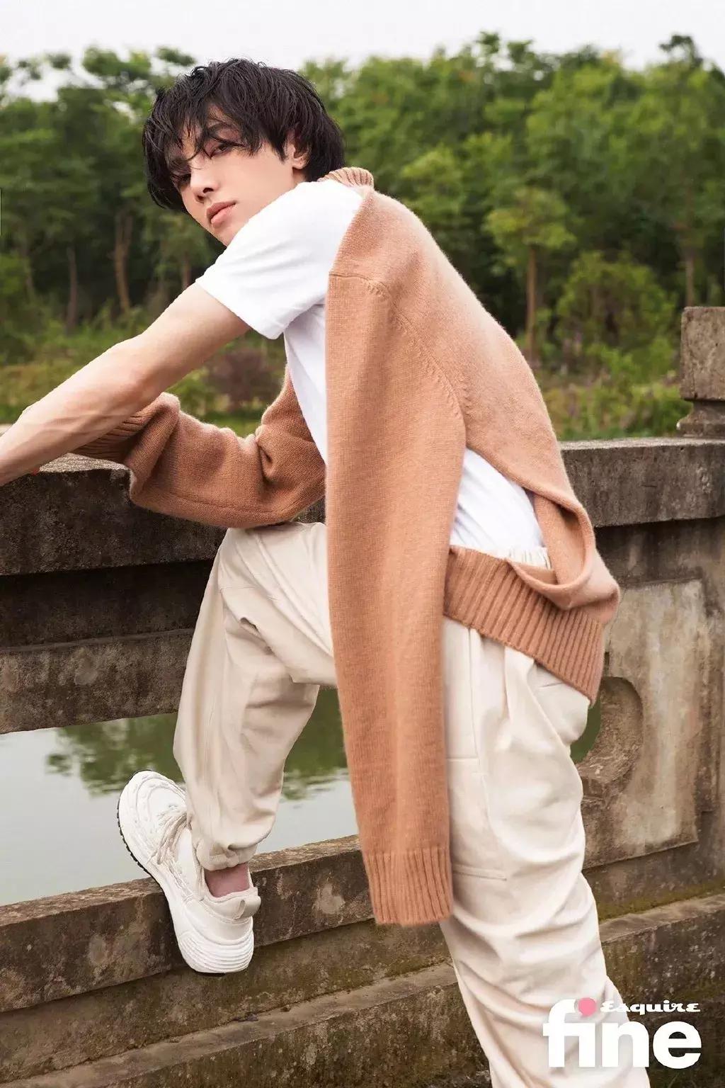 有没有整容不好说，华晨宇的时尚感倒是越来越强