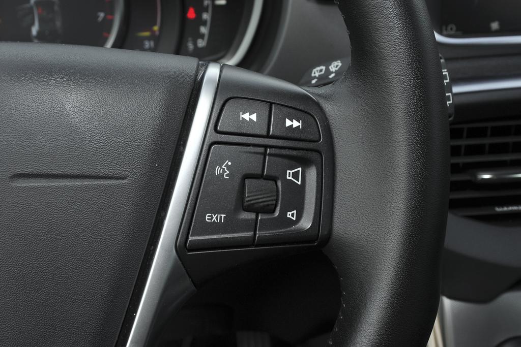 沃尔沃v40动力抖动,二手沃尔沃v40油耗