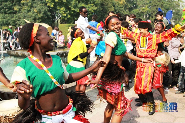 北京世界公园举办2019金秋国际旅游风情节!非洲鼓舞、花车巡游、魔术杂技、非遗打铁花,应有尽有!