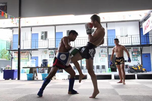 中国小伙在泰国拳馆,泰国开拳馆的中国人