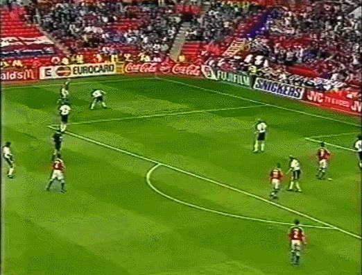 捷克铁人前锋出道，踢中场成名，欧锦赛上跑不死的边翼卫加盟蓝鹰