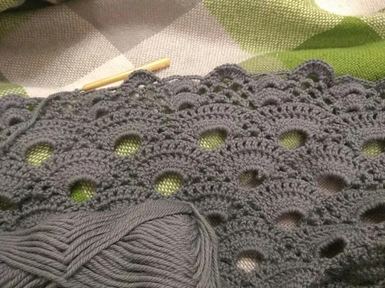 粉红色三角围巾钩织视频教程全集,羊绒线三角披肩围巾的各种织法