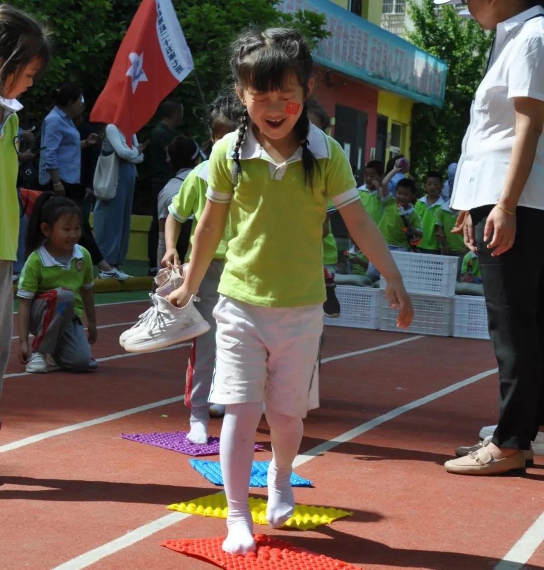 幼儿园我是小红军重走长征路游戏,小班重走长征路闯关游戏