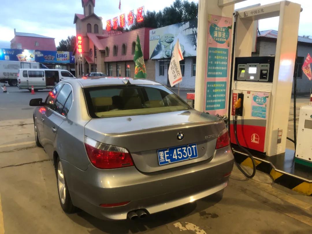 我，月薪2300，买了一辆巴伐利亚味的行政级轿车