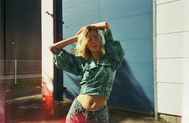 “Valentino红”降临东京，冠希哥说最近的生活“888”