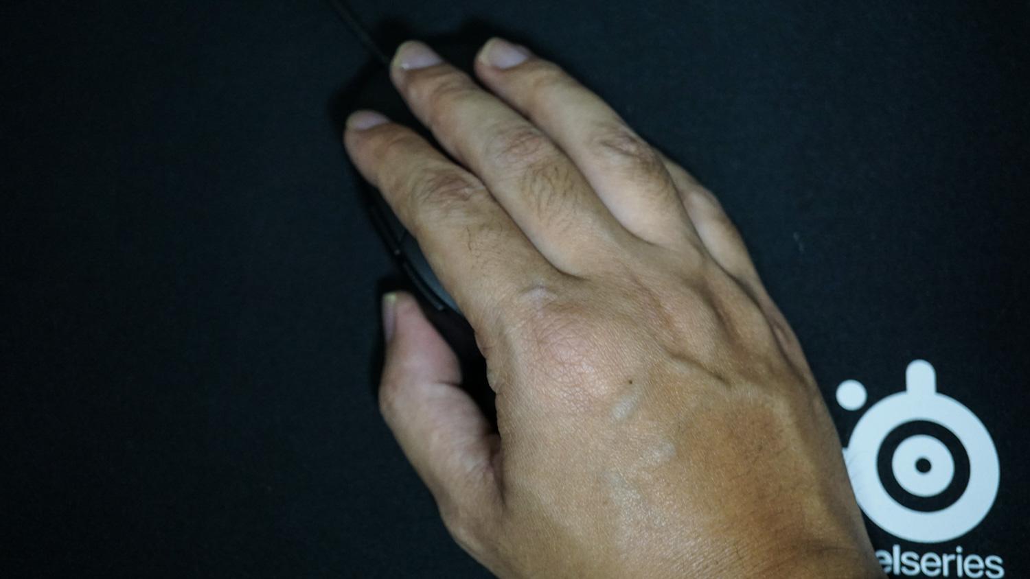 罗技鼠标m110和m111有什么区别,罗技无线鼠标手感