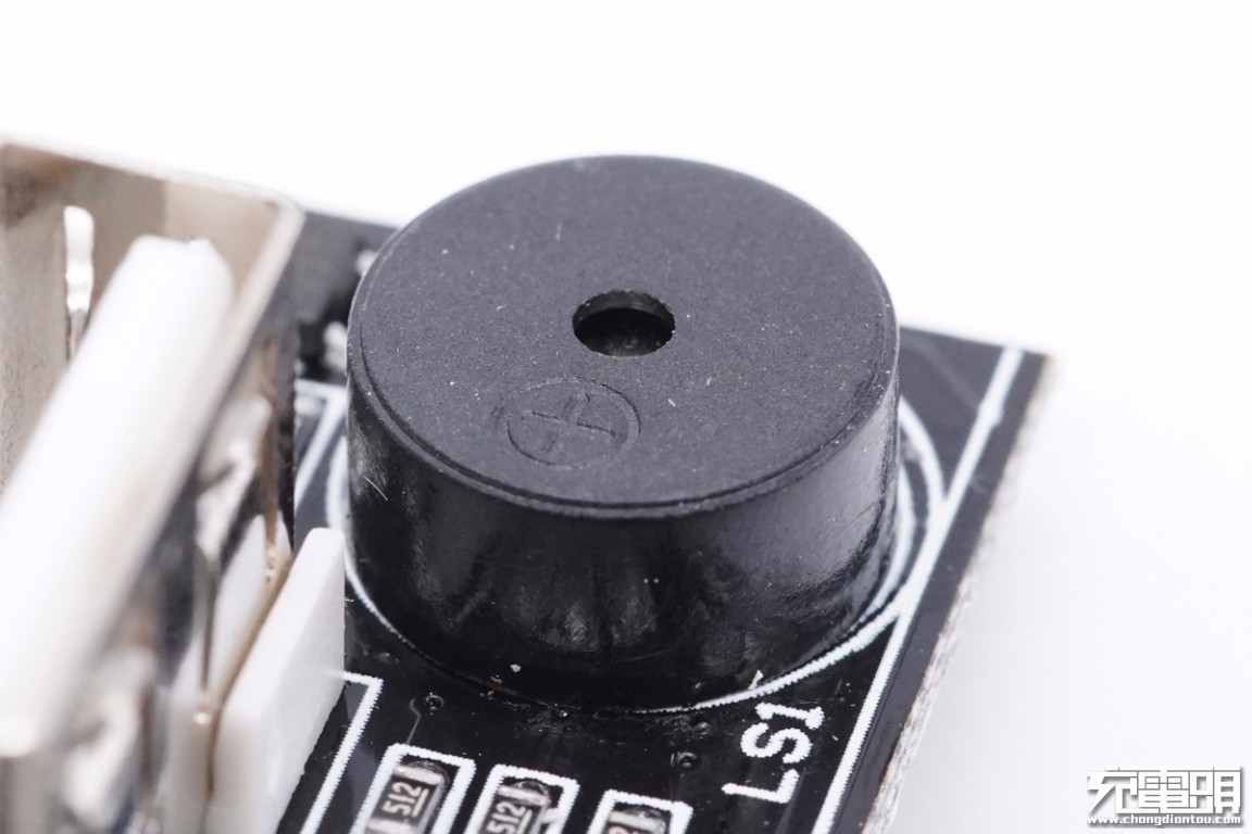 公牛插座新款和老款拆解,带USB接口公牛插排