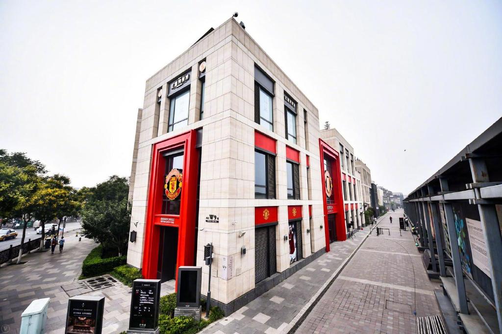 曼联体在北京的体验店刚开业就发生了丢人事件这种丢人方式少见