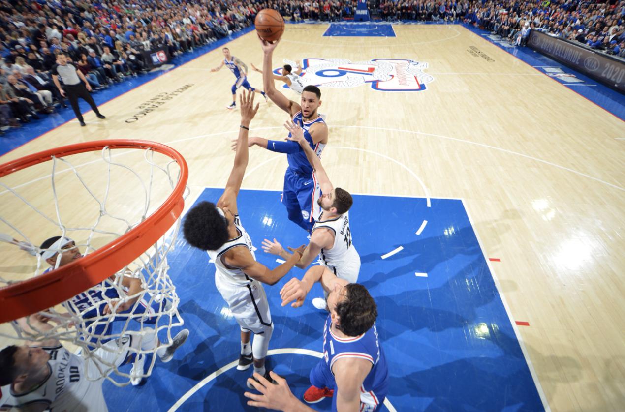 恩比德被篮网打哭,恩比德隔扣篮网险些受伤