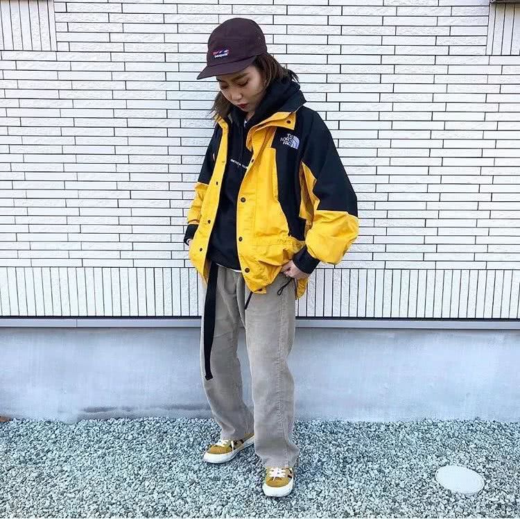 窦靖童自拍中被众人“求链接”的健身衣，到底是什么牌子的？