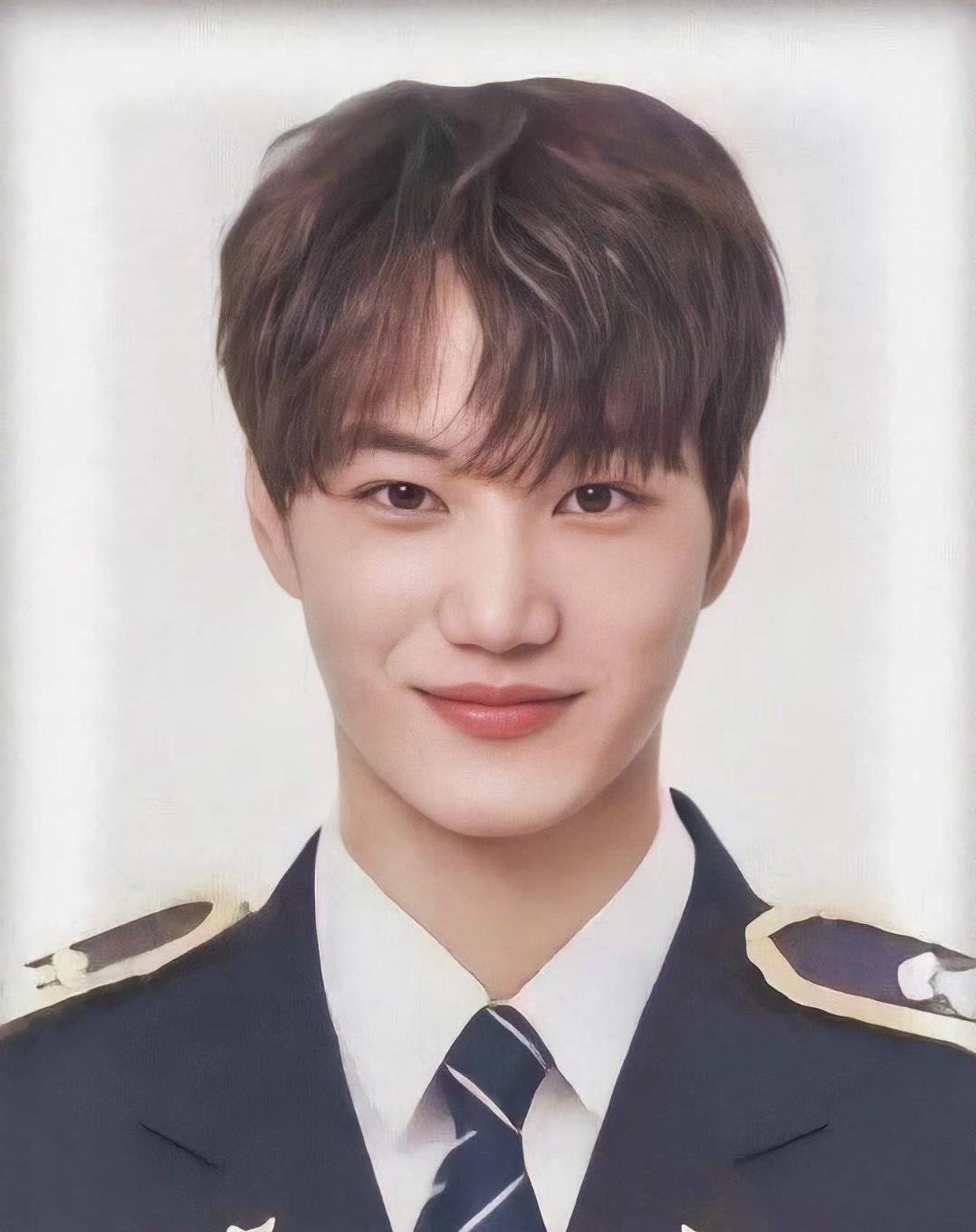 伯贤表演时防弹少年团台下反应,防弹少年团成员对金硕珍评价