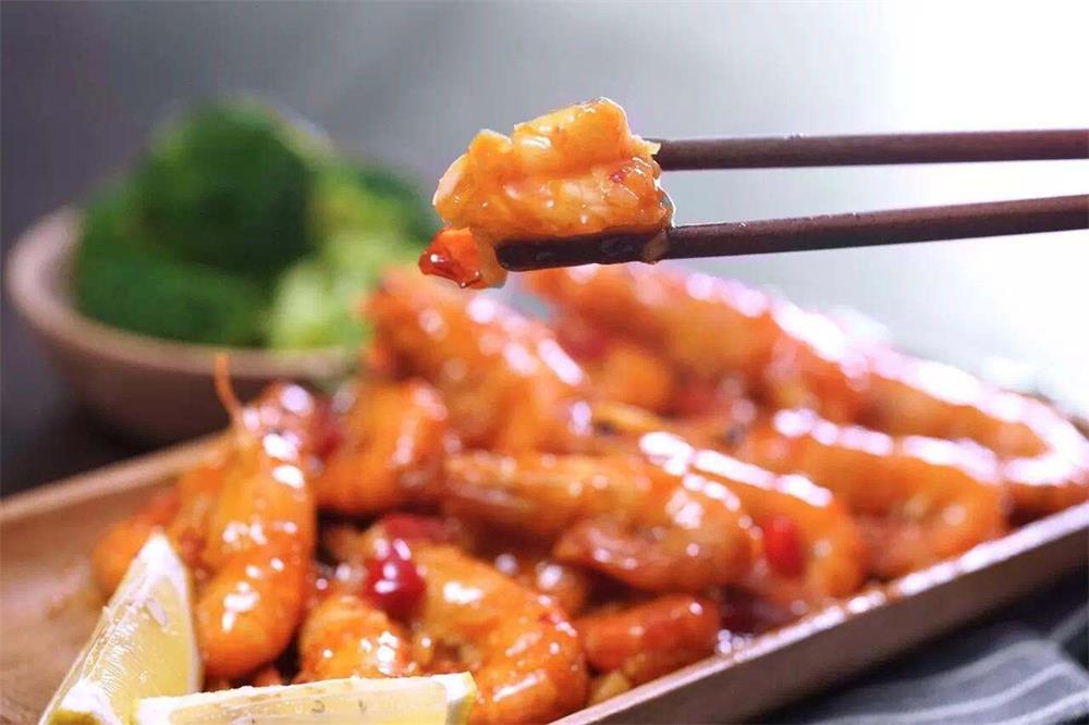 酸辣柠檬虾做法简单味道真不错,柠檬酸辣虾简单做法