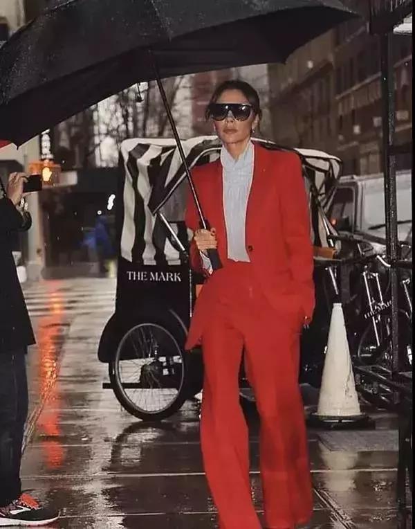 贝嫂年轻穿豹纹衣服,44岁贝嫂黑白搭配