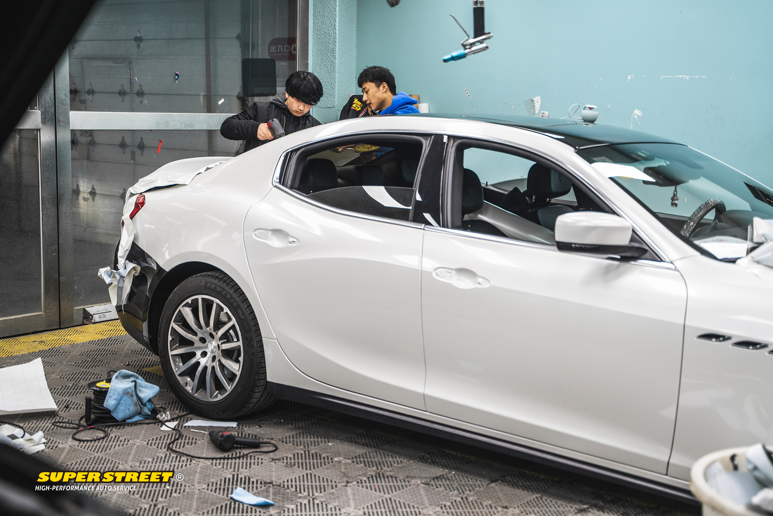 玛莎拉蒂吉博力汽车贴膜改色,superstreet改装