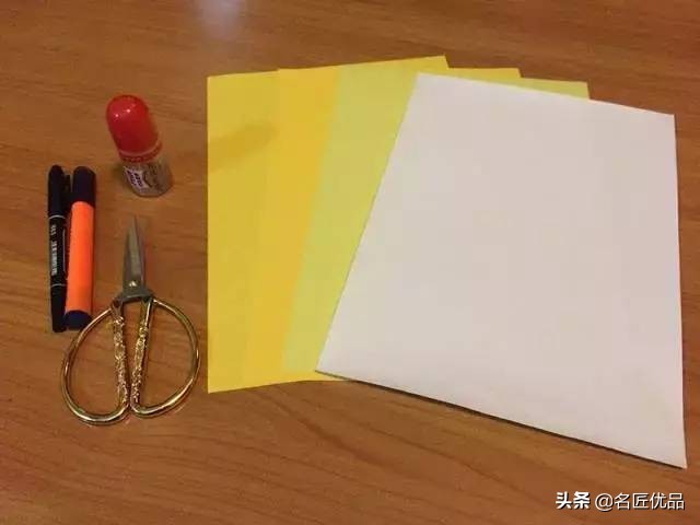 看别人剪新年剪纸很好看,怎么用剪刀来剪新年剪纸