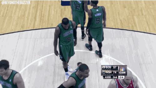 足球逗比视频,最有趣的足球10大搞笑瞬间