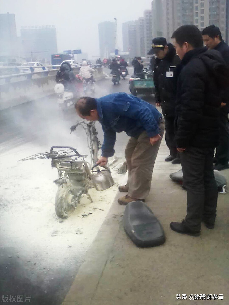 城里代步电动车还是摩托车,农村买摩托车还是电动车