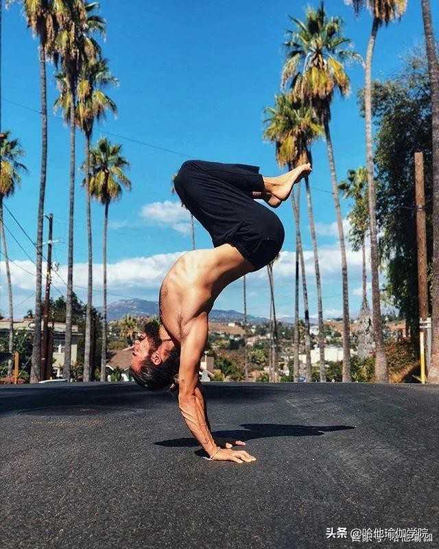 瑜伽初级能量流,适合女生日常锻炼的瑜伽