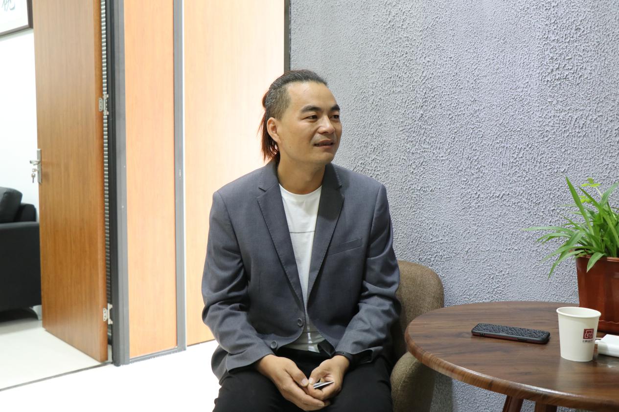 一个小小的举动感动了无数的人,一个小小的举动感动上万人