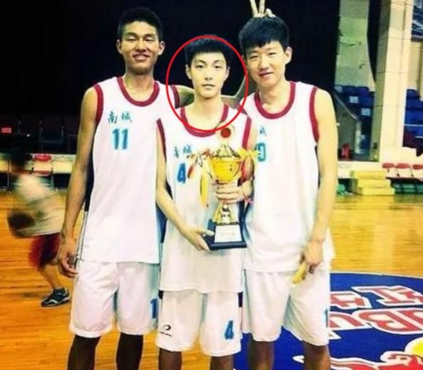 cba球员胡明轩打野球,cba胡明轩圈粉