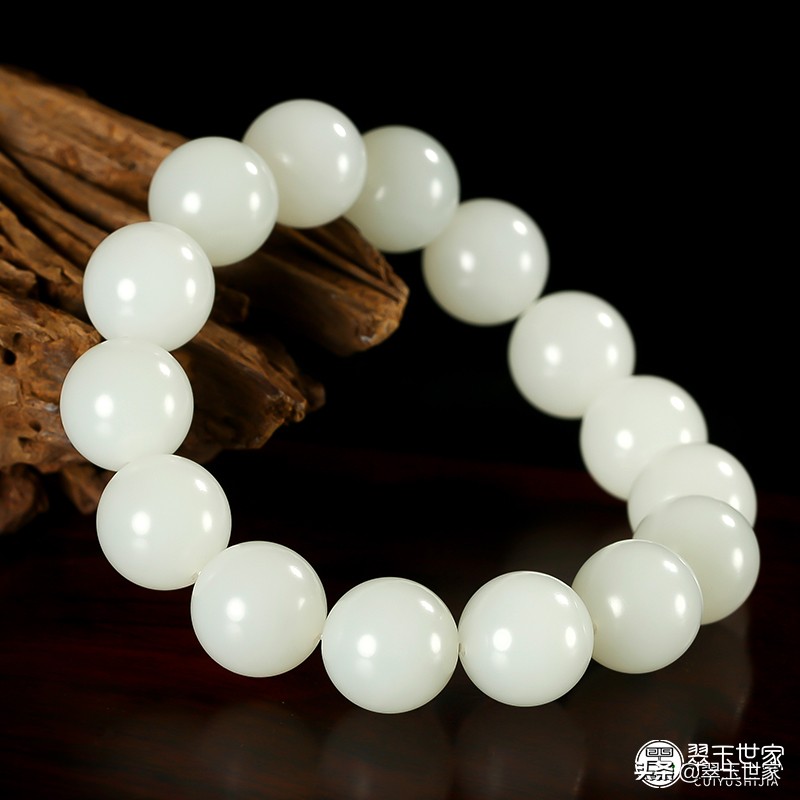 评价一块玉只说“好看”太肤浅，看看专业人士都怎么说