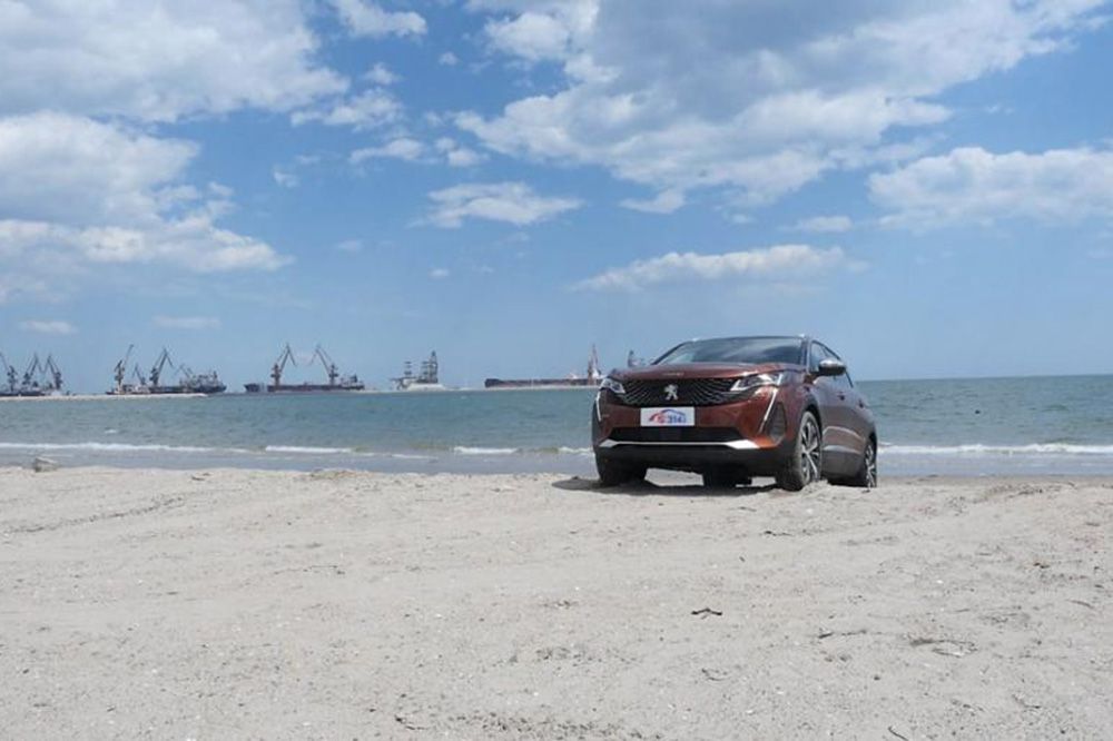 标致5008绕桩评测视频,2023标致5008绕桩测试