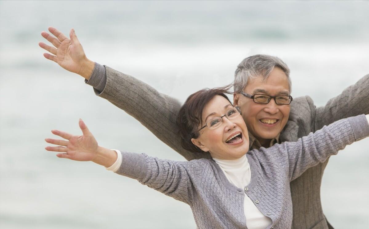 66岁男人自述：跟离异女人搭伙，她占有欲太强，我快要坚持不住了