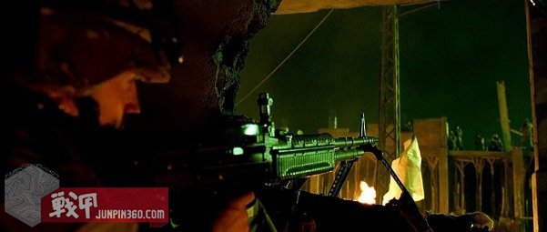 美国黑鹰战机坠落视频,十部顶级战争大片黑鹰坠落