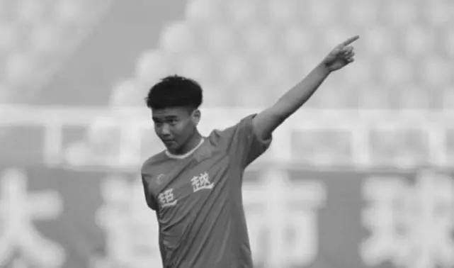 今日清明节，怀念那些逝去的生命，愿天堂也有足球陪伴！